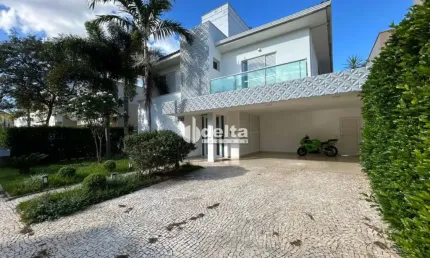 Casa no condomínio Jardins Roma disponível para Locação e venda em Uberlândia-MG
