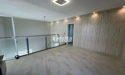 Cobertura disponível para locação e venda no bairro Copacabana em Uberlândia-MG