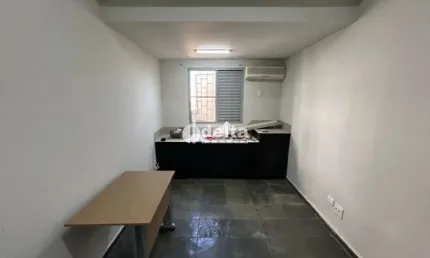 Sala comercial disponível para locação no bairro Cazeca em Uberlândia-MG