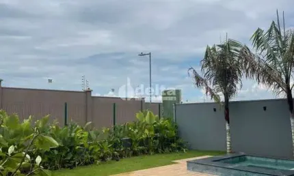 Casa no condomínio Tamboré disponível para locação e venda em Uberlândia-MG