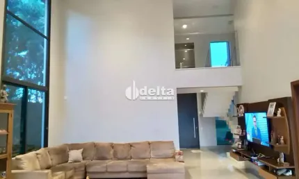 Casa no condomínio Bosque Karaiba disponível para locação e venda em Uberlândia-MG.