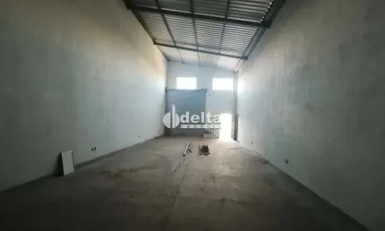 Galpão disponível para locação no bairro Custódio Pereira em Uberlândia-MG