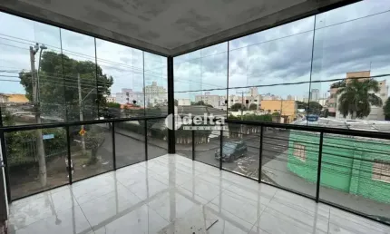 Sobrado disponível para locação no bairro Saraiva em Uberlândia-MG