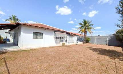 Casa residencial disponível para locação e venda no bairro Umuarama em Uberlândia-MG