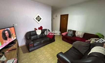 Casa residencial disponível para Locação e venda no bairro Carajás em Uberlândia-MG