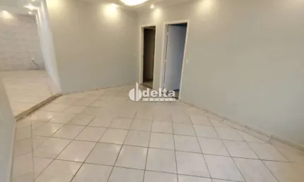 Casa disponível para locação e venda  no bairro Cidade Jardim em Uberlândia-MG