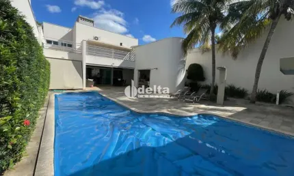 Casa residencial disponível para Locação no bairro Jardim Karaíba em Uberlândia-MG.