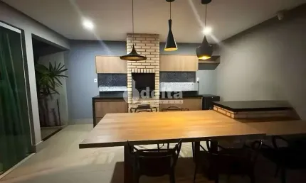 Casa disponível para locação no bairro Morada da Colina em Uberlândia-MG