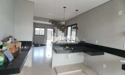 Casa residencial disponível para locação no bairro Bosque dos Buritis em Uberlândia-MG