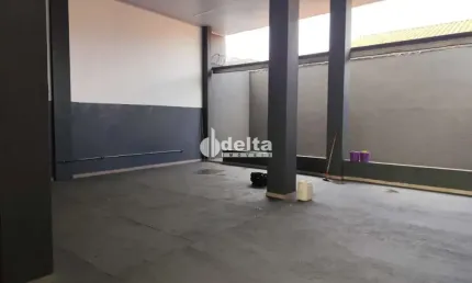 Galpão disponível para locação no bairro Jardim Europa em Uberlândia-MG