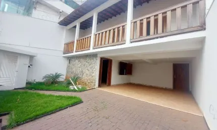 Casa residencial disponível para locação no bairro tabajaras em uberlândia-mg.