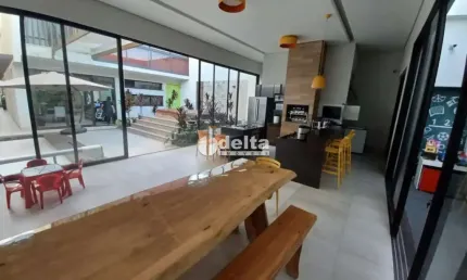Casa residencial mobiliada disponível para locação no bairro Nossa Senhora Aparecida em Uberlândia-MG