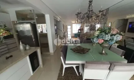 Casa no condomínio Village Karaíba disponível para locação e venda em Uberlândia-MG