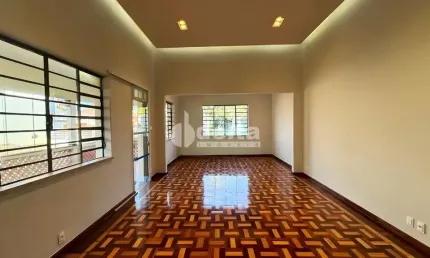 Casa Comercial disponível para locação/Venda no bairro Centro em Uberlândia-MG