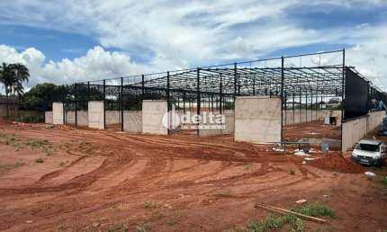 Galpão disponível para locação no bairro Distrito Industrial em Uberlândia-MG