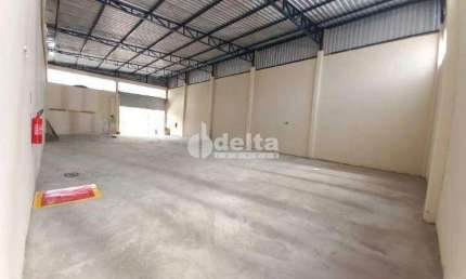 Galpão comercial disponível para locação no bairro Jardim Brasília em Uberlândia-MG