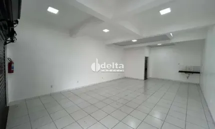 Loja disponível para locação no bairro Jardim Holanda em Uberlândia-MG