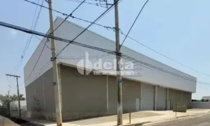 Galpão disponível para locação no bairro marta helena, em uberlândia - mg.