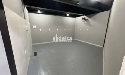 Galpão disponível para locação no bairro Nossa Senhora Aparecida em Uberlândia-MG