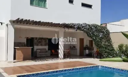 Casa residencial disponível para locação e venda no bairro Jardim Karaíba em Uberlândia-MG