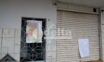 Loja disponível para locação no bairro Brasil em Uberlândia-MG.