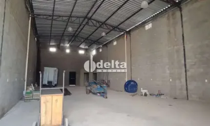 Galpão comercial disponível para locação no bairro pampulha em uberlândia-mg