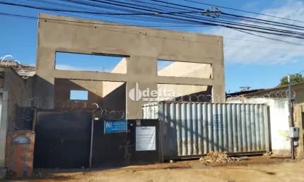 Loja disponível para locação no bairro Santa Mônica em Uberlândia-MG