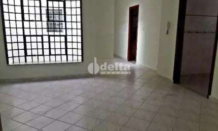 Casa comercial disponível para locação no bairro Martins em Uberlândia-MG