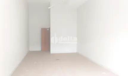Loja disponível para locação no bairro Presidente Roosevelt em Uberlândia-MG.