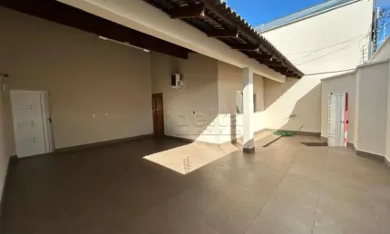 Casa comercial com habite-se disponível para locação no bairro Brasil em Uberlândia-MG