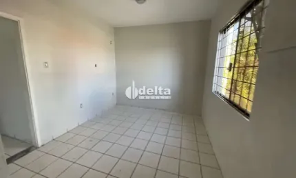 Casa comercial disponível para locação no bairro Vigilato Pereira em Uberlândia-MG