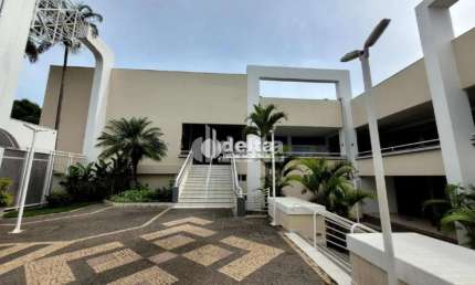 Loja disponível para locação no bairro Santa Mônica em Uberlândia-MG