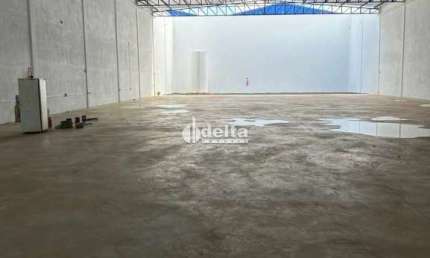 Galpão comercial disponível para locação no bairro Novo Mundo em Uberlândia-MG
