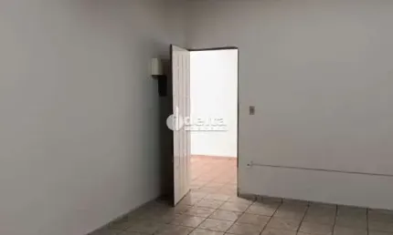 Loja disponível para locação no bairro custódio pereira em uberlândia-mg