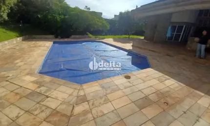 Casa mista disponível para locação no bairro tabajaras em uberlândia-mg