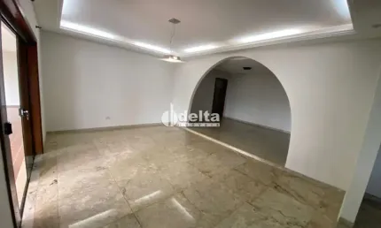 Casa disponível para Locação no bairro Cidade Jardim em Uberlândia-MG