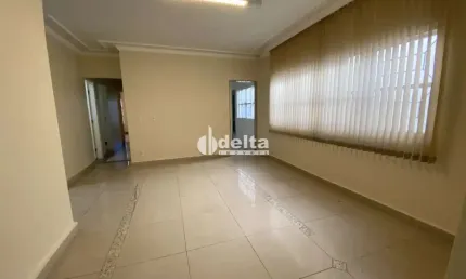Casa disponível para locação no bairro Bom Jesus em Uberlândia-MG