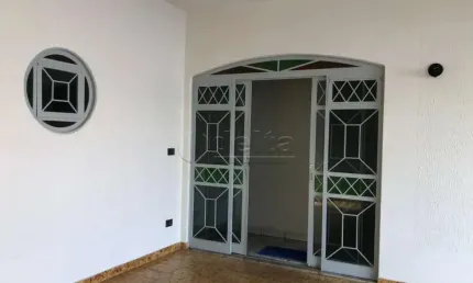 Casa disponível para locação no bairro Nossa Senhora Aparecida em Uberlândia-MG