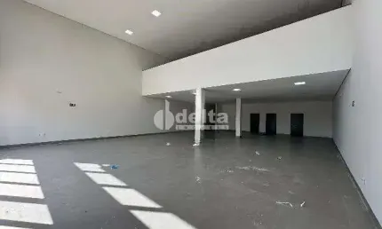 Prédio disponível para aluguel no bairro Novo Mundo em Uberlândia-MG