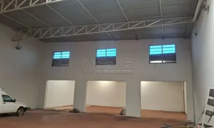 Galpão comercial disponível para locação no bairro Novo Mundo em Uberlândia-MG