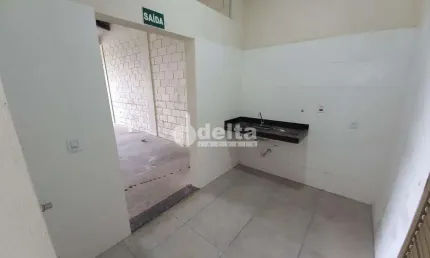 Loja disponível para locação no bairro Fruta do Conde em Uberlândia-MG.