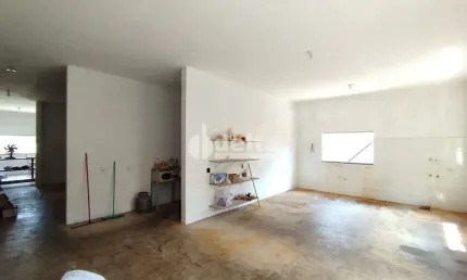 Loja disponível para locação no bairro Martins em Uberlândia-MG.
