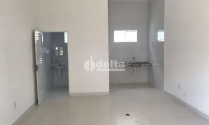 Loja disponível para locação no bairro Jardim Canaã em Uberlândia-MG.