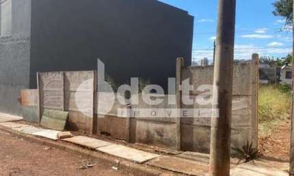 Terreno disponível para locação no bairro Morada da Colina em Uberlândia-MG