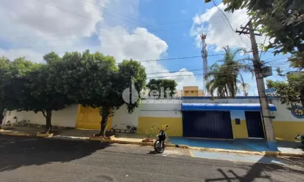 Galpão disponível para locação no bairro Presidente Roosevelt em Uberlândia-MG
