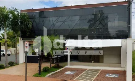 Loja disponível para locação no bairro jardim karaíba em uberlândia-mg.