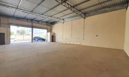 Galpão disponível para locação no bairro Shopping Park em Uberlândia-MG.