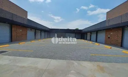 Loja disponível para locação no bairro Shopping Park em Uberlândia-MG.