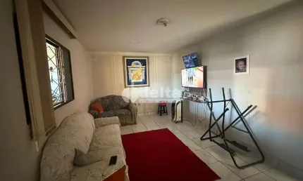 Casa residencial disponível para locação no bairro Fundinho em Uberlândia-MG