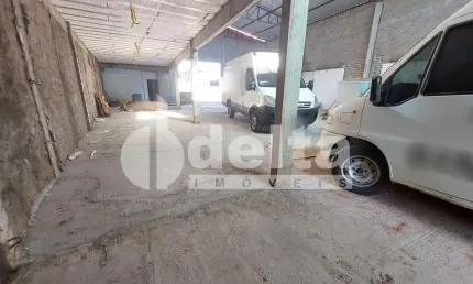 Galpão disponível para locação no bairro Bom Jesus em Uberlândia-MG